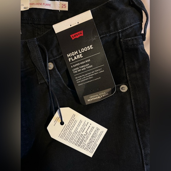 NWT Levi’s High Loose Flare Jeans - Picture 10 of 15